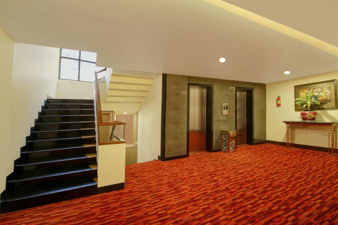 Monarch Luxur - Infantry Road Hotel Бангалор Екстериор снимка