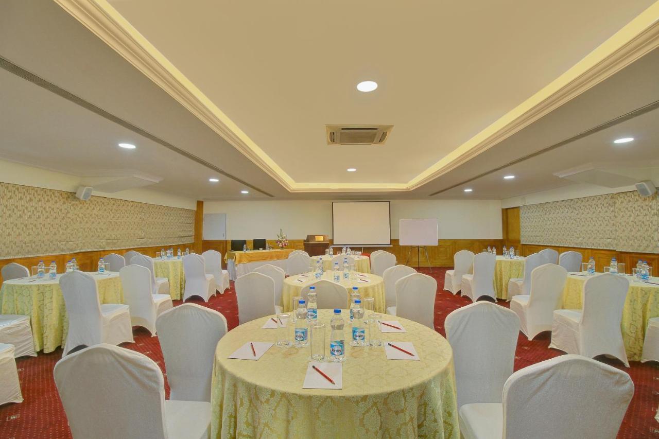 Monarch Luxur - Infantry Road Hotel Бангалор Екстериор снимка