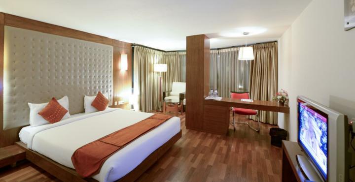 Monarch Luxur - Infantry Road Hotel Бангалор Екстериор снимка