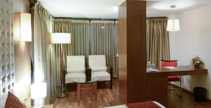 Monarch Luxur - Infantry Road Hotel Бангалор Екстериор снимка