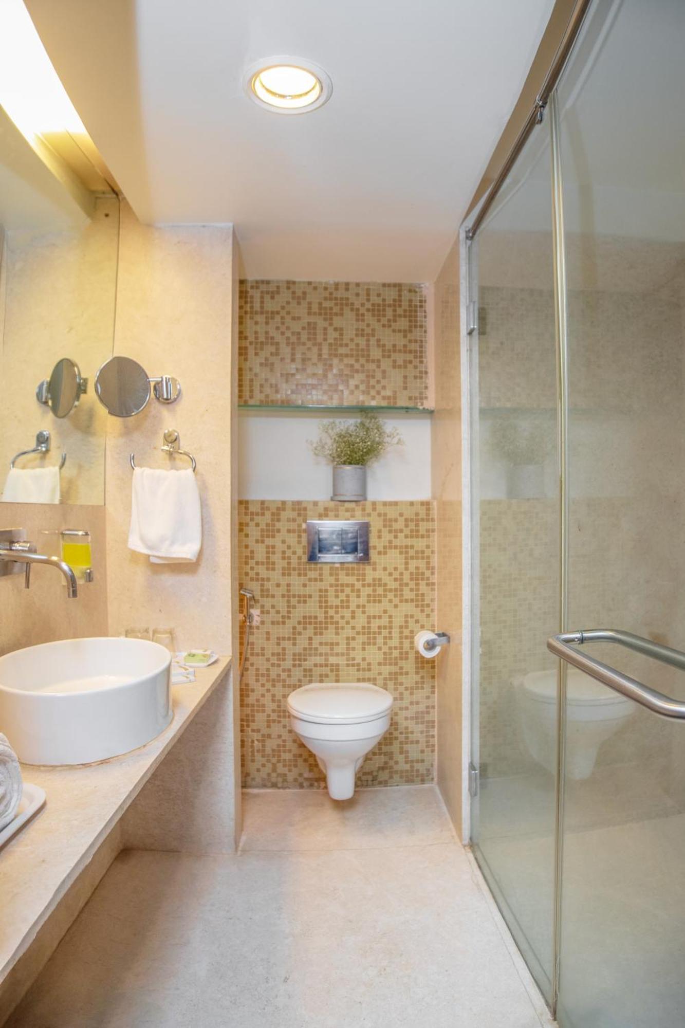 Monarch Luxur - Infantry Road Hotel Бангалор Екстериор снимка