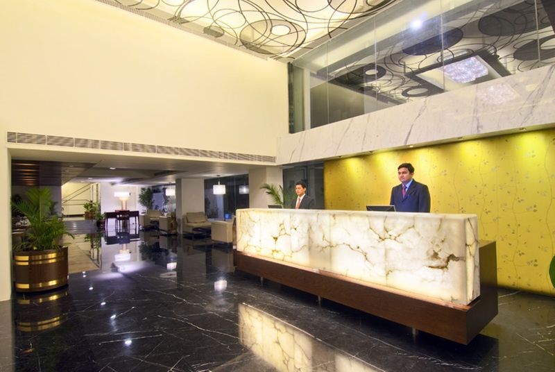 Monarch Luxur - Infantry Road Hotel Бангалор Екстериор снимка