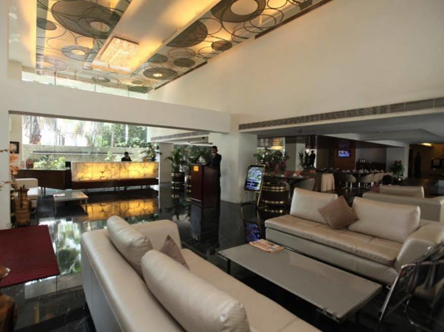 Monarch Luxur - Infantry Road Hotel Бангалор Екстериор снимка