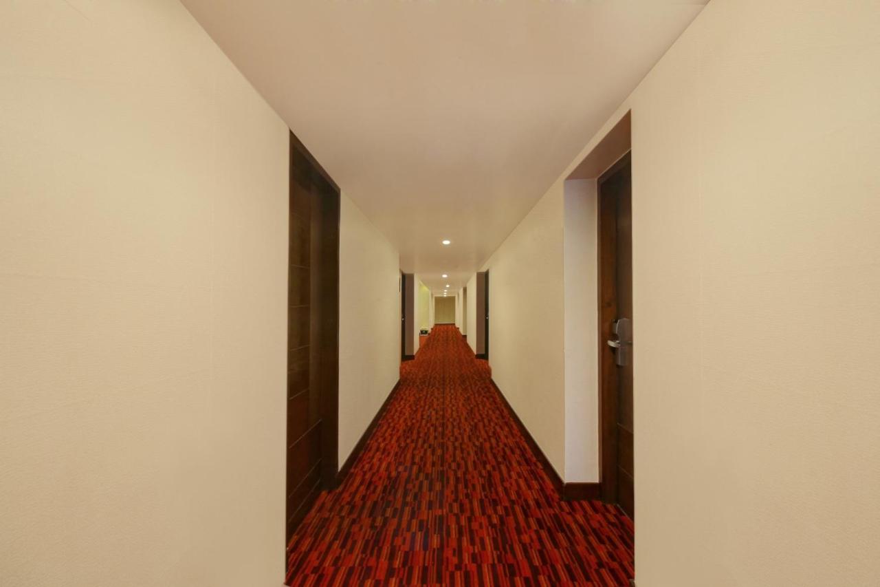 Monarch Luxur - Infantry Road Hotel Бангалор Екстериор снимка